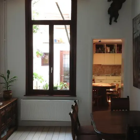 Corner Art House
